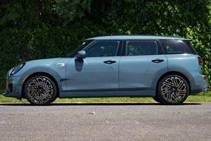 Mini i-John Cooper Works ALL4 Édition Untold 2023 Boîte de vitesses automatique Sans accident Faible kilométrage - Product Image 4