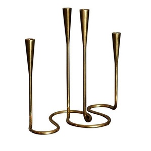 Candélabre moderne en métal de luxe Décoration intérieure élégante avec un design de foudre styliste pour les mariages et les occasions spéciales de tous les jours - Product Image 1