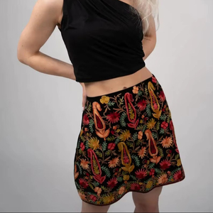 Minifalda Bohemia con Bordado Floral, Ecológica, 100% Algodón, Dulce, Transpirable y Cómoda, con Cintura Natural, Hecha en India - Product Image 1