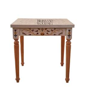 Mesa Auxiliar Cuadrada de Madera Blanca de Lujo con Arte Floral Pintado a Mano y Patas Acanaladas Clásicas para una Decoración Elegante en el Rincón del Hogar - Product Image 2