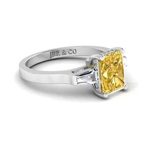 Anillo de compromiso de tres piedras de plata 925 chapado en oro con diamante radiante de Color amarillo para mujer, proveedor de joyería fina, novedad - Product Image 2