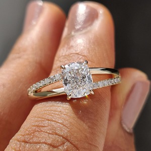 Bague de fiançailles en or 14K 18K pour femme, diamant de laboratoire certifié IGI de 1,00 à 5,00 carats, taille coussin et ronde, pavé partagé - Product Image 1