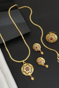 Luxury Gold Plated Bridal <b>Jewellery</b> <b>Set</b> With Necklace Earrings <b>For</b> <b>Wedding</b> Functions at Best Prices from India - Product Image 6