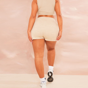 Conjunto de entrenamiento de dos piezas de talla grande Top corto recortado sin mangas con pantalones cortos de cintura alta con cordón para mujer - Product Image 4