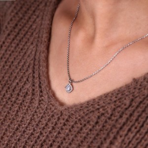 Collier pendentif halo en or blanc 14 carats avec diamant taille coussin de 1 carat, certifié IGI, couleur F, pureté VVS2, chaîne de 16,5 pouces, unisexe - Product Image 4