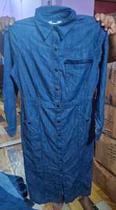 OEM Vintage Bleach Wash Denim Chemise Robe pour les femmes Longueur au sol avec poches plaquées Manches courtes Couleur unie Tissé Technique - Product Image 4