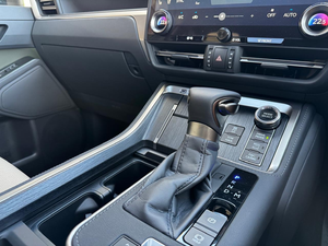 SUV Usada Verificada, Modelo GX550 de Estilo Japonés Premium 2025, Tamaño Completo, Lista para Conducir - Product Image 4