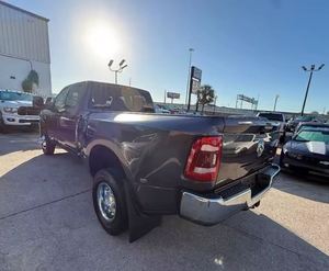 รถกระบะ RAM 3500 Tradesman 4x4 ปี 2024 สภาพดีเยี่ยม รุ่น 4 ประตู แบบ Crew Cab กระบะ 8 ฟุต ล้อหลังแบบ DRW ใช้งานได้สมบูรณ์แบบ พร้อมส่งออก - Product Image 6