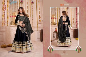Collection de robes de bal multicolores de créateur pour Navratri Chaniya Choli en dentelle brodée avec ceinture Longueur au sol Robes imprimées Garba - Product Image 3