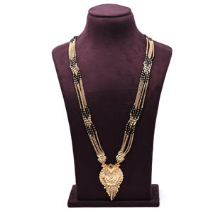 Elegante colgante chapado en oro Mangalsutra, Mangalsutra tradicional, Mangalsutra DE BODA indio, Mangalsutra de oro con cuentas negras. - Product Image 1