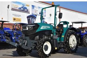 Invierta en el tractor Lovol F4100 de 100HP con opciones que ofrecen un flujo hidráulico de 65 litros por minuto y 3 mandos remotos de liberación automática traseros. - Product Image 2