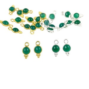 Pequeño colgante redondo de ónix verde oro Vermeil verde piedra preciosa elegante bisel ajuste DIY fabricación de joyas encanto indio proveedor mayorista - Product Image 1