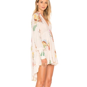 Superbe tunique d'été pour femme, imprimé floral tendance, col en V à volants, dos bas, robe décontractée - Product Image 1