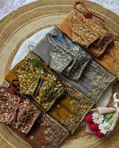 Dernier tissu en soie chiffon lourd et doux avec pallu zari et travail de séquence, bordure en point de croix sur les saris - Product Image 2