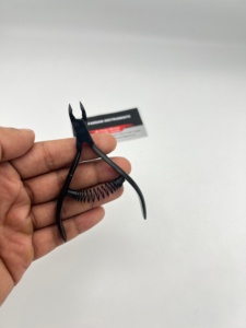 Coupe-cuticules professionnel noir couleur plasma avec ressort, logo personnalisé, pour manucure et pédicure, ciseaux à ongles pour doigts et orteils - Product Image 5