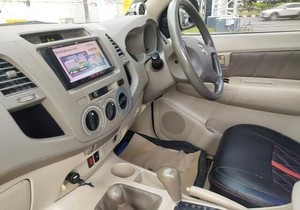 Véhicule tout terrain TOYOTA HILUX, DOUBLE cabine, conduite à droite, 4x4, avec toit rfack, à vendre en ligne - Product Image 4