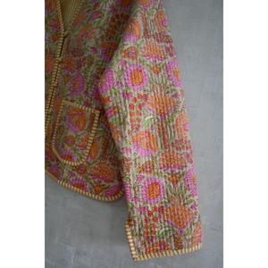 Veste matelassée réversible en coton écologique imprimé à la main en Inde, motif floral, légère et chaude, avec 2 poches - Product Image 3