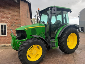 Tractor Agrícola Usado JOHN DEERE 5100R de 60HP con Motor y Caja de Cambios - Product Image 2