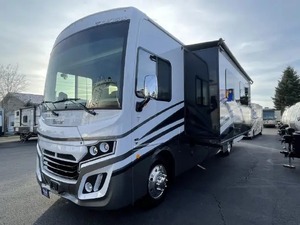 Fleetwood RV Bounder 35K Usado 2024 - Product Image 2