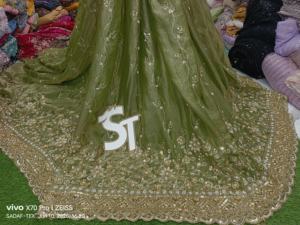 ผ้าไหมซีเควนซ์งานฝีมือระดับพรีเมียม เหมาะสำหรับตัดเย็บเสื้อผ้าและชุดเดรสสำหรับผู้หญิงจากอินเดีย - Product Image 2