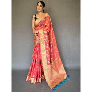 Sari en organza tissé rose agréable avec blouse pour les mariages - Product Image 4