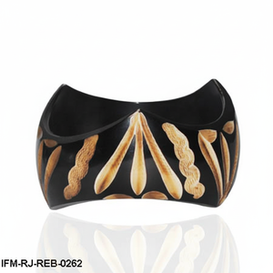 Bracelet en résine noire peint à la main, bracelet statement bohème à bord ondulé pour femme - Product Image 4