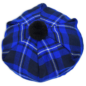 Gorras de capó de estilo clásico conocidas por su simplicidad tradicional y profundidad cultural que representa la herencia Escocesa. Gorra a la venta - Product Image 1