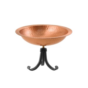 Bain d'oiseau en cuivre fini martelé avec support en métal et 2 oiseaux fabriqués à la main pour un usage extérieur décoratif de balcon de jardin - Product Image 5
