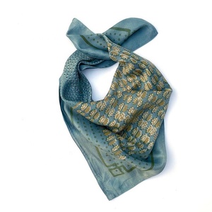Bandana carré imprimé tendance, foulard pour la tête et le cou, pour la mode urbaine et un style décontracté - Product Image 2