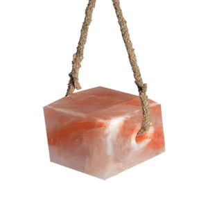 Exportadores pakistaníes expertos de sal orgánica natural para lamer para animales, con técnica de colgado Real Touch Licking, rica en minerales, proteínas y sales. - Product Image 6