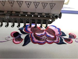 Nouvelle machine à broder à 12 aiguilles avec écran LCD, zone de travail de 20x30cm, importation de motifs USB, comprend 500 modèles intégrés - Product Image 2