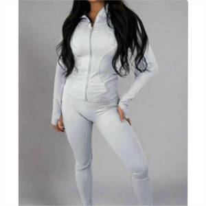 Vêtements de fitness ensemble de yoga deux pièces à fermeture éclair avec un matériau de haute qualité ensemble de vêtements de sport avec des conceptions de logo personnalisées - Product Image 1
