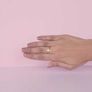 Golden Flower Girl Kid's Ring Joyería elegante para ocasiones especiales - Product Image 2