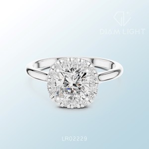 Bague ovale en cluster de style classique et élégant, parfaite pour un cadeau ou des occasions spéciales, fabriquée sur mesure avec des diamants étincelants - Product Image 1