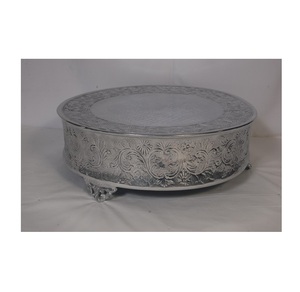 Soporte de pastel de metal de latón impreso con diseño de hoja terminada en relieve, chapado en oro de forma redonda, uso de artículos para el hogar y la fiesta - Product Image 6