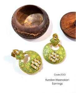Pendientes Kundan de diseñador para mujer, Jhumkas chapados en oro con perla Meenakari, trabajo perfecto para bodas, festivales y fiestas - Product Image 6