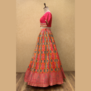 Lehenga en soie Banarasi des tons rose et orange les plus exigeants avec broderie Zari classique Parfait pour toutes les fonctions fournies par l'Inde - Product Image 3