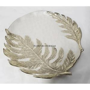 Cuenco de diseñador de flores de forma rectangular de Color blanco y chapado en oro de metal resistente con asas para el mejor agarre de la India - Product Image 5