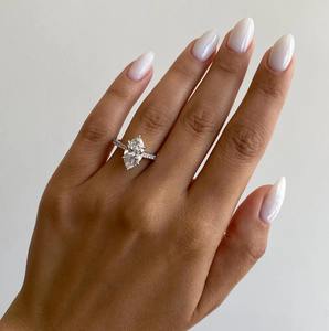 Bague de fiançailles en diamant de laboratoire de forme poire de 3,00 carats, F VVS, solitaire, à tige fendue, certifiée IGI, or 18 carats, cadeau pour elle - Product Image 3