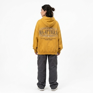 Ensemble streetwear personnalisé pour femme : sweat à capuche oversize jaune moutarde et pantalon cargo noir en molleton de coton – Vente en gros OEM - Product Image 2