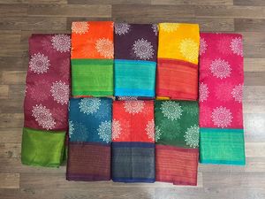 Saree ผ้าฝ้ายที่มีคุณภาพที่ดีที่สุดผ้านุ่มสไตล์ทันสมัยพิมพ์ Saree กับเสื้อน้ำหนักงานแต่งงานปาร์ตี้และ Diwali ที่เหมาะสม - Product Image 2