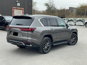 Lexus LX600 F Sport 2023 de couleur grise disponible à la vente. - Product Image 4