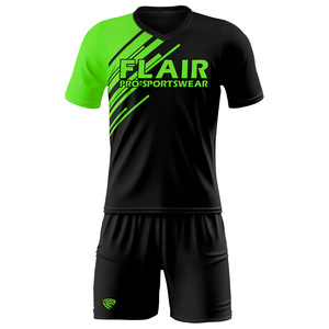 Kits de football rétro conçus sur mesure Uniformes de maillot de football pour enfants de haute qualité pour hommes - Product Image 4