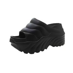 Sandalias de malla antideslizantes para mujer, estilo versátil, tendencia de moda de verano, para uso en exteriores, diseño atemporal. - Product Image 1