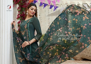 Kurti pakistanaise à la demande avec Dupatta et pantalon assortis pour femmes au look élégant disponible au prix de gros - Product Image 5