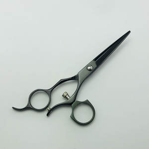 Tijeras de Peluquería Profesionales de Titanio Negro de 5.5 Pulgadas con Mango Giratorio de 360 Grados para Peluquería y Salón - Product Image 4