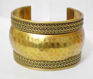 Luxury Gold Plated Copper Cuff Bangle For Women Unique Hammered Metal Texture Center With Dual Braided <b>Rope</b> Metal Crafts - Product Image 4