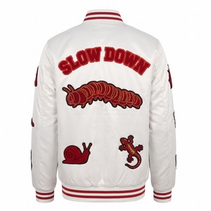 Chaqueta Bomber de Satén Personalizada para Hombre, Blanca con Parche de Chenilla Escarlate de Caterpillar, Forro Sublimado, Logotipo Personalizado OEM - Product Image 2