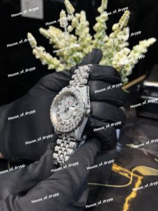 Montre en acier inoxydable haut de gamme pour homme, sertie de diamants Moissanite, avec lunette et cadran rond à chiffres romains - Product Image 4