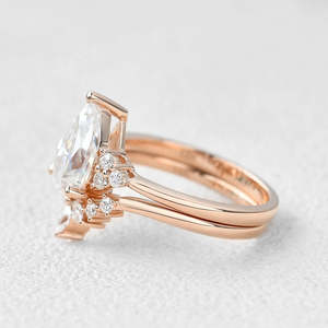 Anillo de Boda Clásico de Plata 925 para Mujer con Moissanita de Corte Marquesa y Acentos Laterales, Engaste de Garras, Ajustable y de Moda - Product Image 3